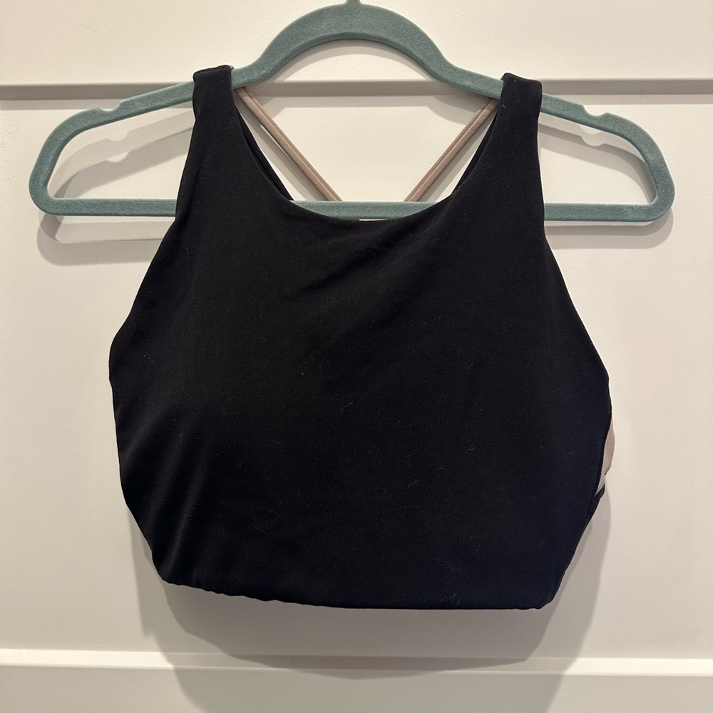 Athleta Hyper Focused Chroma Sports Bra Large Black Strappy
Criss Cross Back - Picture 4 of 6